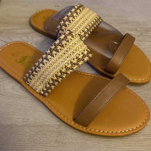 Boutique sandals | Brand new | Never worn - Picture 3 of 3